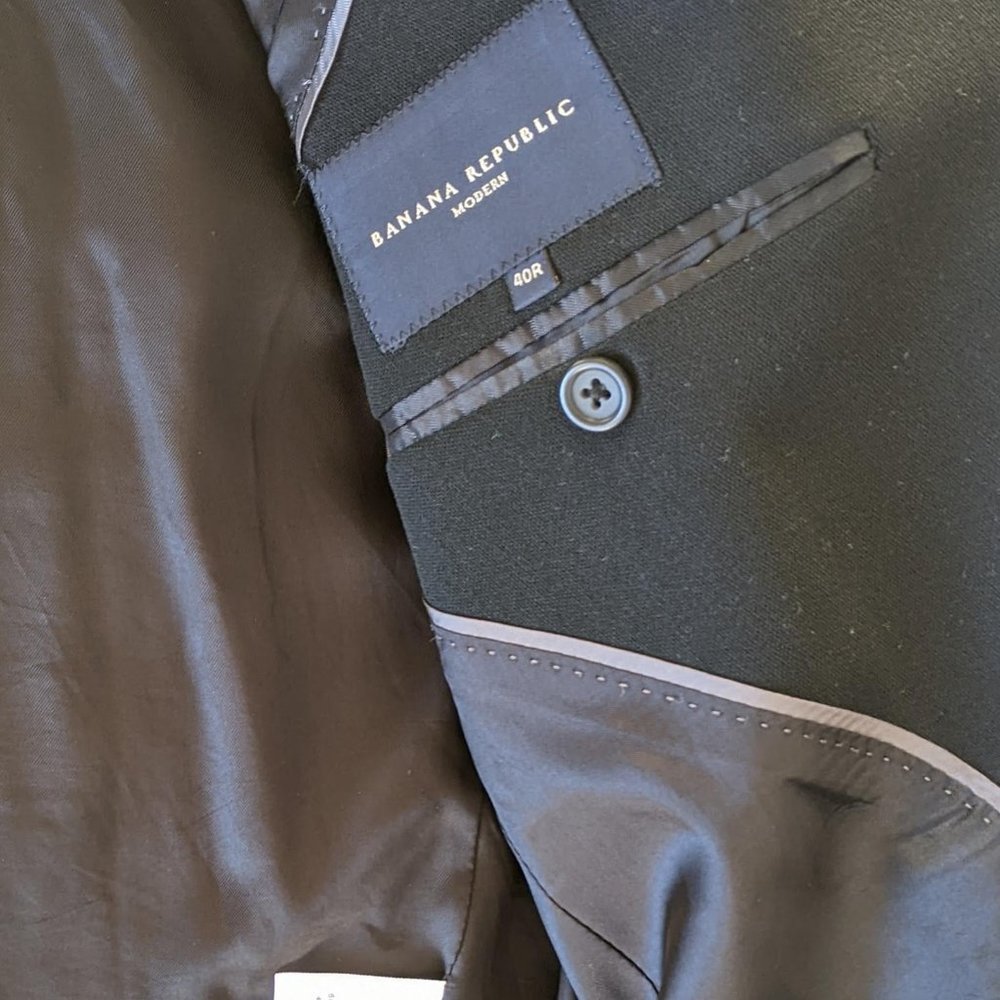 Modern Suit/Tuxedo:  Banana Republic 40 regular coat - 31 waist - 14,5/33 shirt